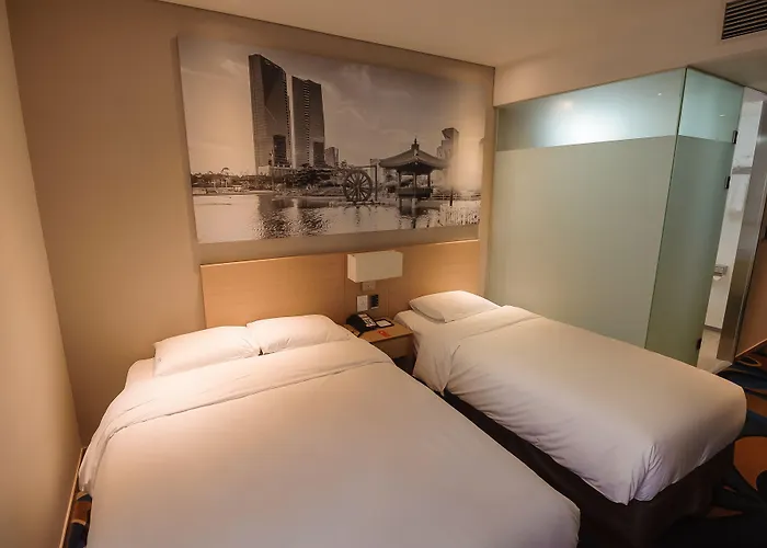 Hotel Travelodge Myeongdong Euljiro 3*
